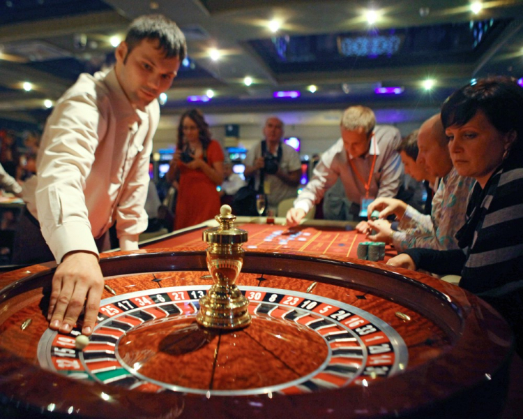 Путин поручил проработать вопрос открытия казино в Сочи