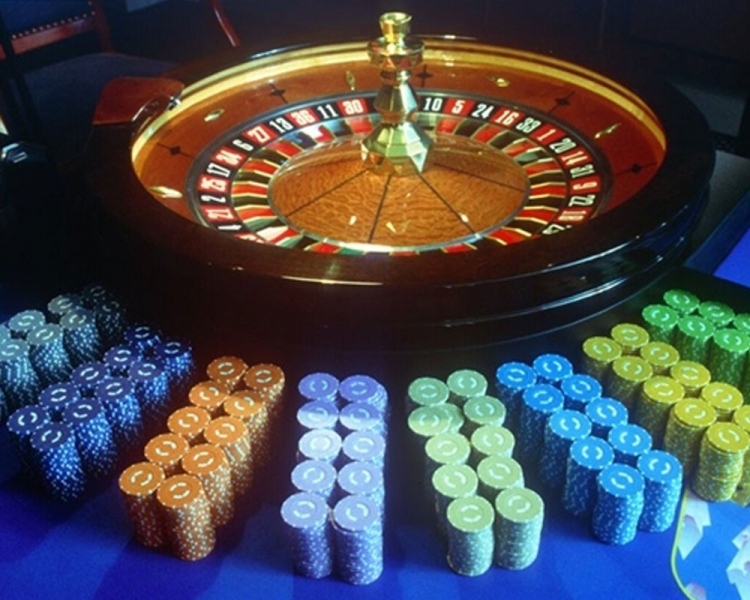 В столичном вузе накрыли казино с тоннелем для бегства игроков