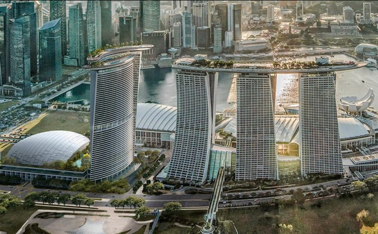 
                                Marina Bay Sands проводит расследование на миллиард долларов
                            