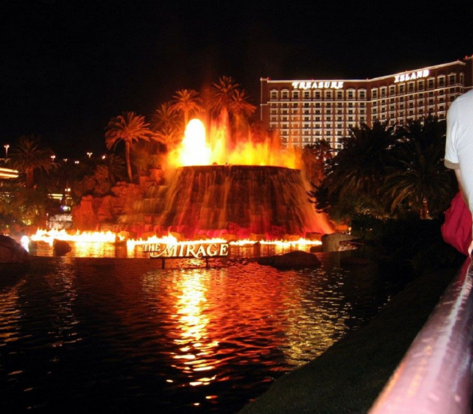 
                                Mirage Las Vegas начнёт погружаться во тьму в будние дни
                            
