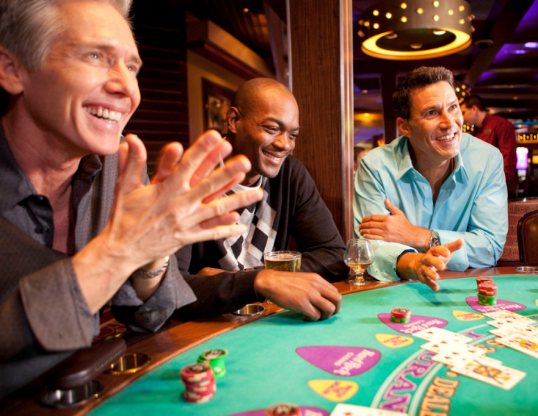 
                                Онлайн или офлайн: какие казино опаснее для лудоманов?
                            