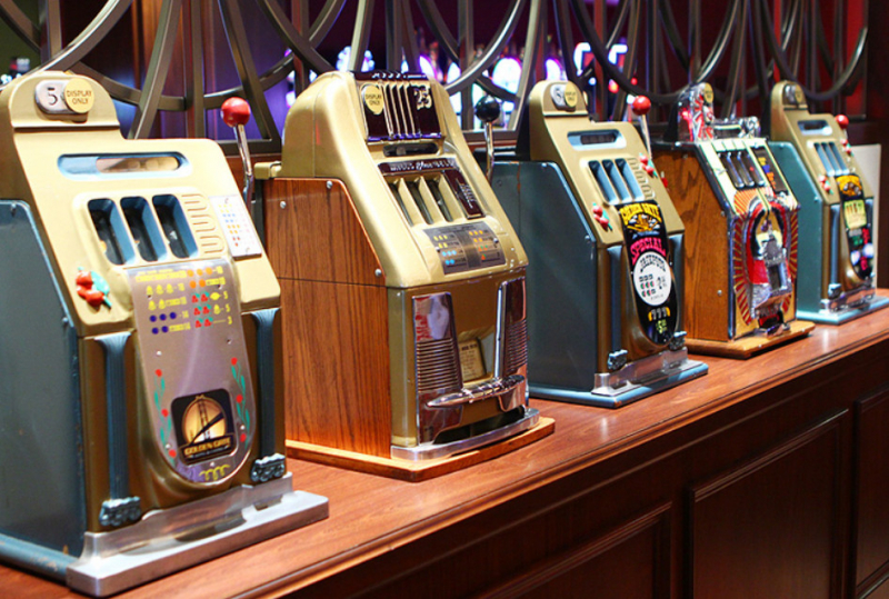 
                                Причудливые игровые автоматы казино
                            