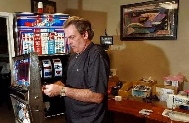  Томми Кармайкл – легендарный взломщик игровых автоматов 
