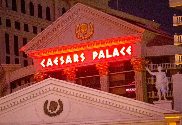 
                                Caesars отложил продажу казино на Лас-Вегас Стрип
                            