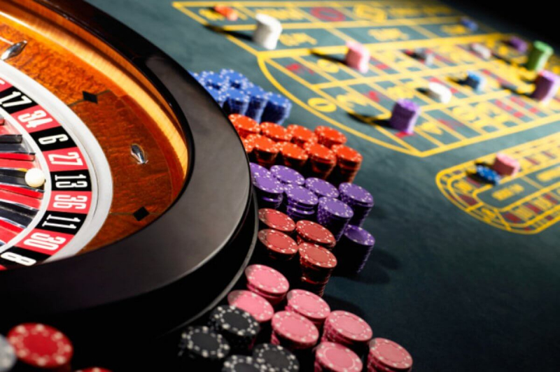  Скандал в Казахстане: чиновники в казино тратят больше, чем зарабатывают 