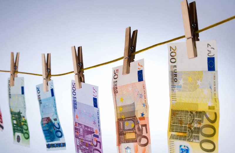 
                                Еврокомиссия повысила уровень угрозы отмывания денег через игорный бизнес
                            