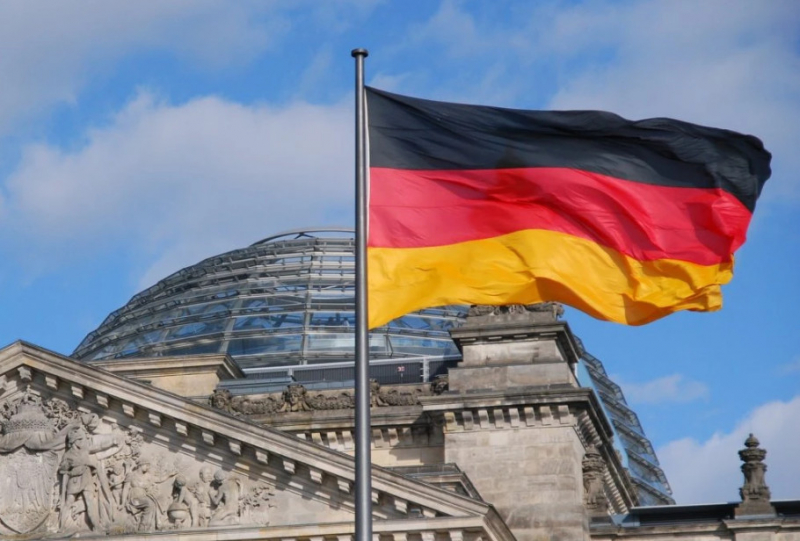 
                                Новый немецкий регулятор утвердил множество лицензий
                            