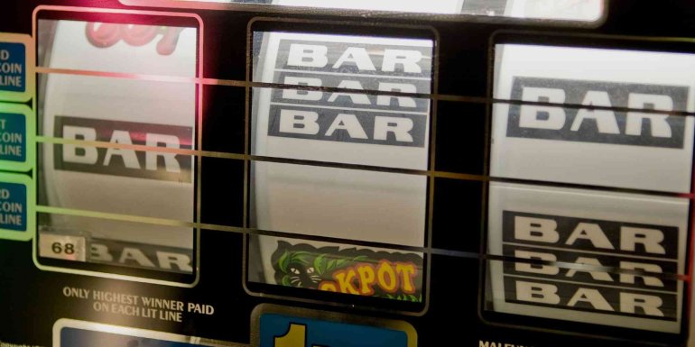  Почему в игровых автоматах есть символ BAR? 